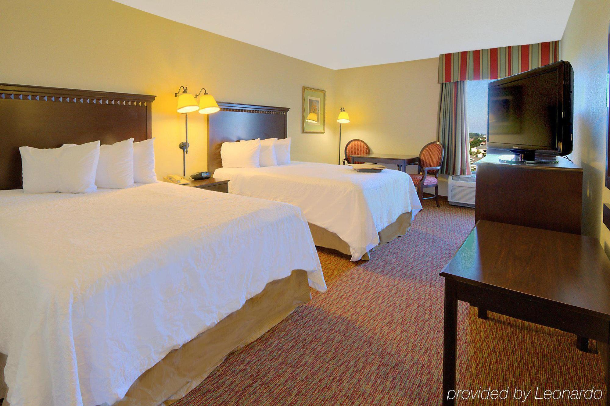 Hampton Inn Charlotte University Place Oda fotoğraf
