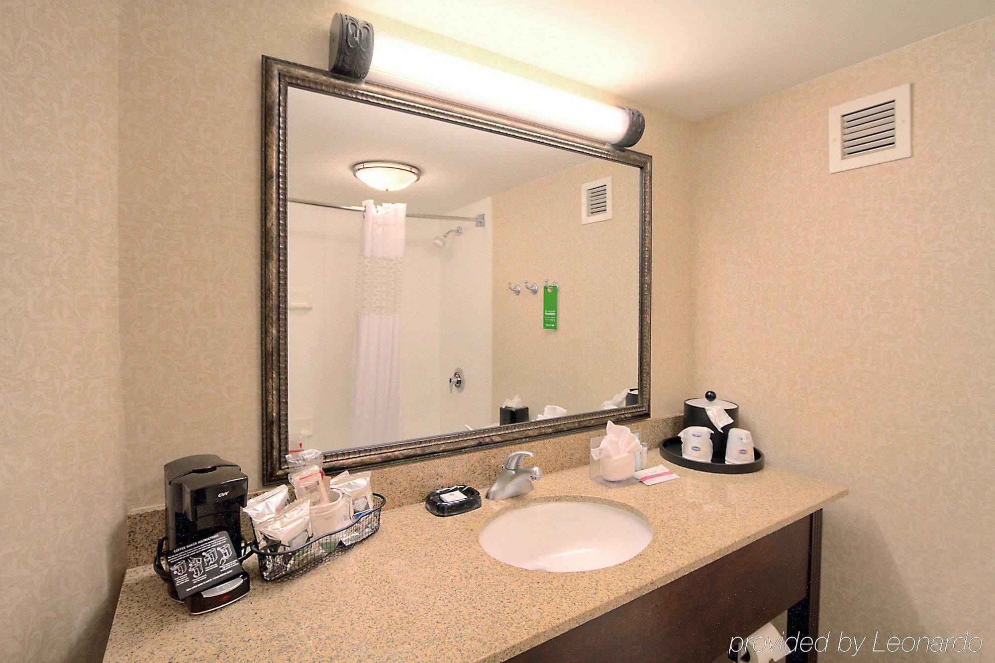 Hampton Inn Charlotte University Place Oda fotoğraf