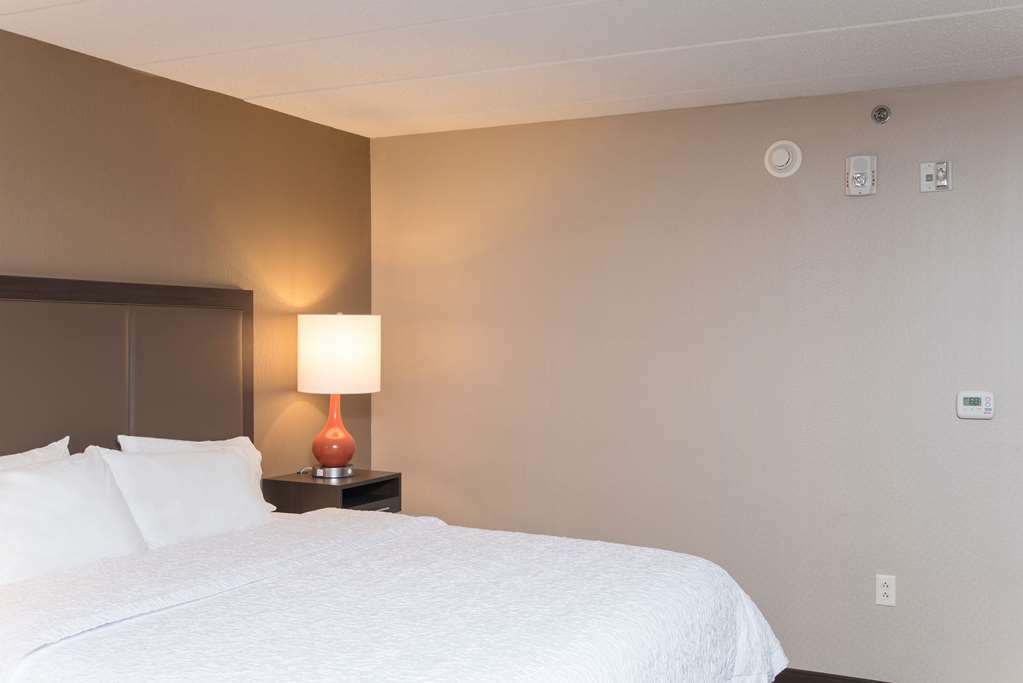 Hampton Inn Charlotte University Place Oda fotoğraf