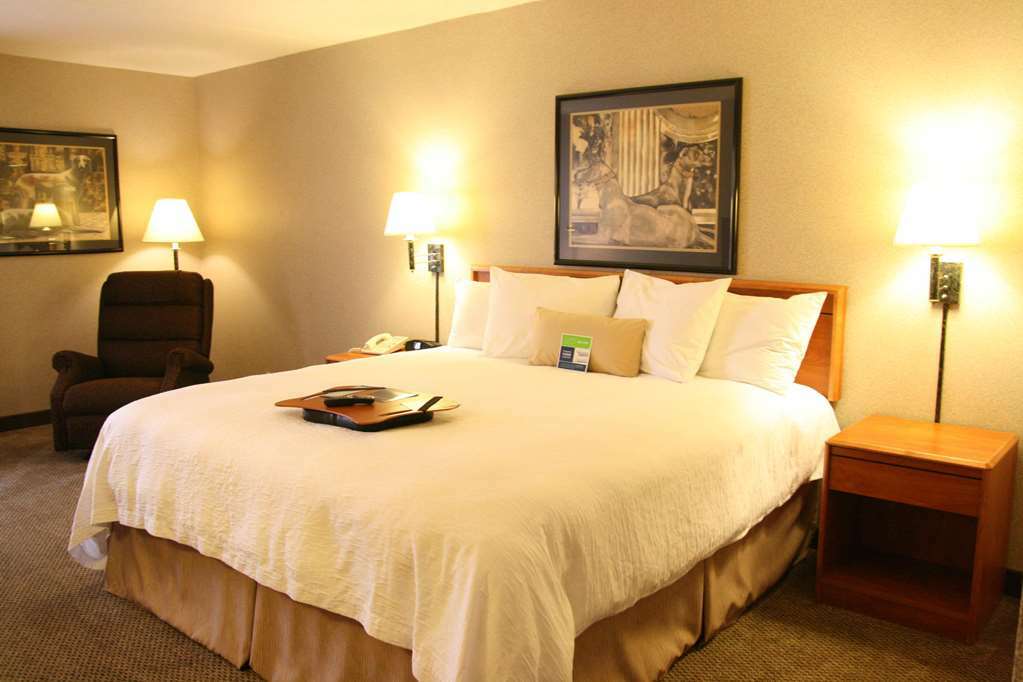Hampton Inn Charlotte University Place Oda fotoğraf